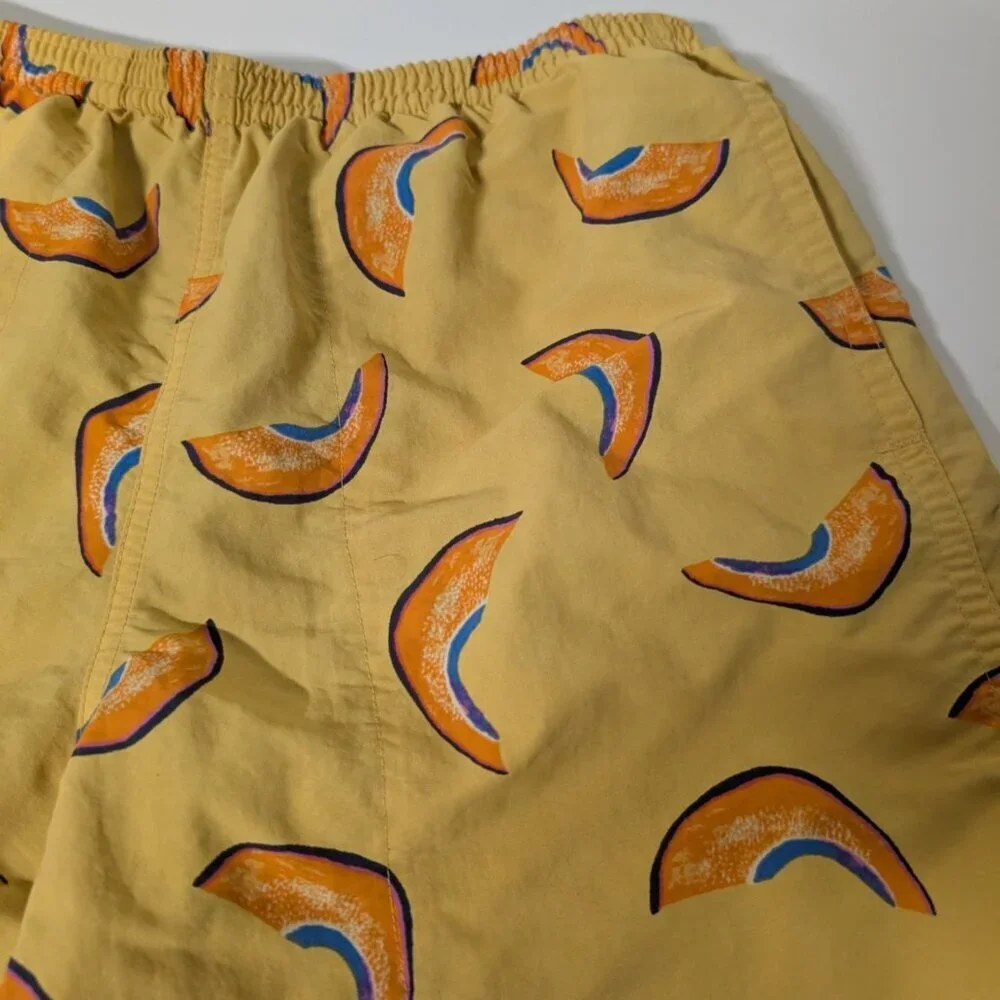 Patagonia Melon Printed 6” Baggies Mens Size XS Yellow Mesh Lined Swim Trunks